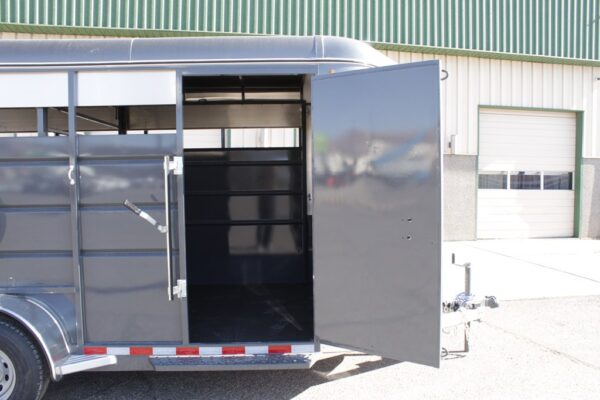2025 MAVERICK 17' BUMPER PULL STOCK TRAILER - Image 6