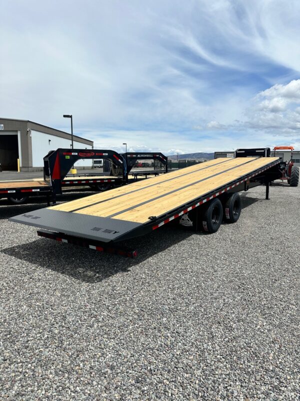 2025 Ironbull 30' Black Power Tilt Gooseneck - Image 5