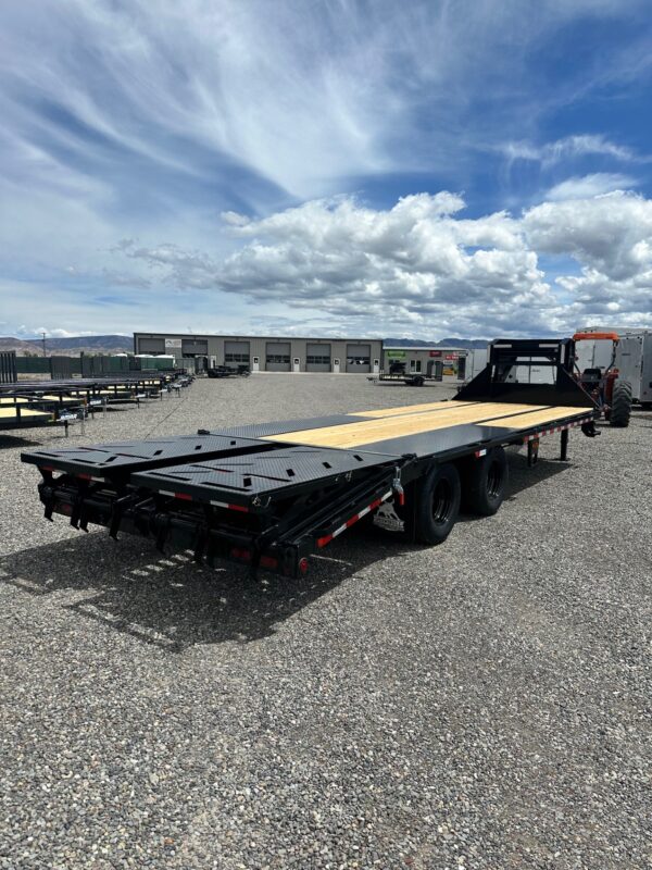 2025 Ironbull 25' Black Tandem Dual Gooseneck - Image 6