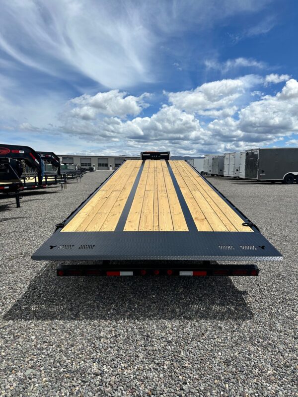 2025 Ironbull 30' Black Power Tilt Gooseneck - Image 6