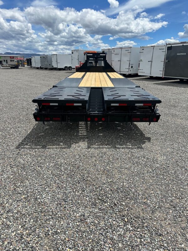 2025 Ironbull 25' Black Tandem Dual Gooseneck - Image 7