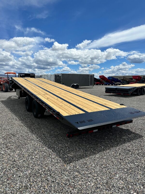 2025 Ironbull 30' Black Power Tilt Gooseneck - Image 7