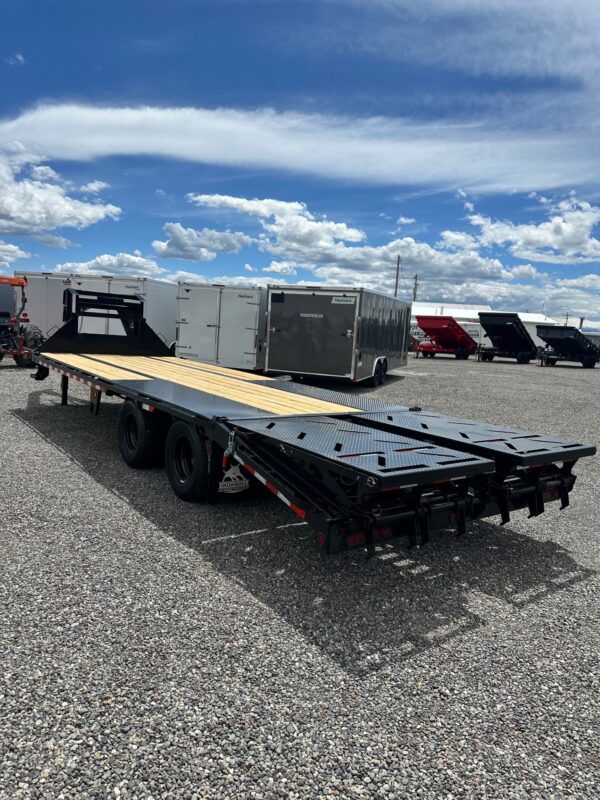 2025 Ironbull 25' Black Tandem Dual Gooseneck - Image 8