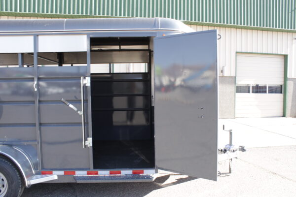 2025 MAVERICK 17' BUMPER PULL STOCK TRAILER - Image 6