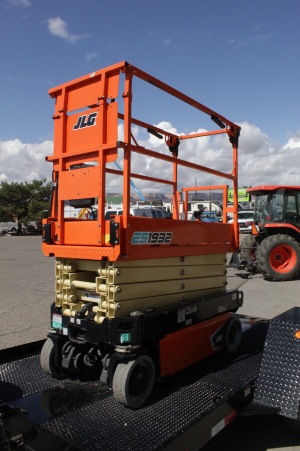 2023 JLG ES1932 - Image 11
