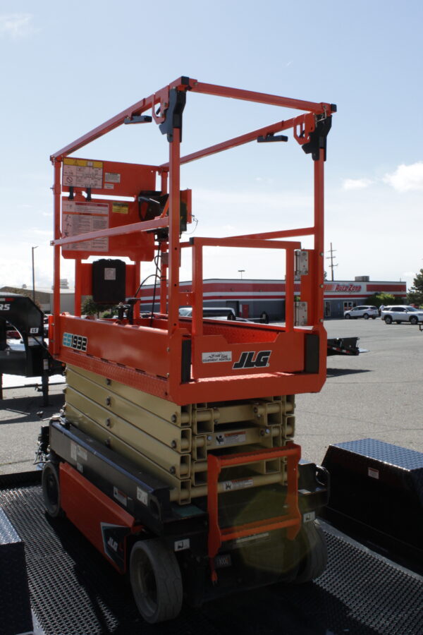 2023 JLG ES1932 - Image 12