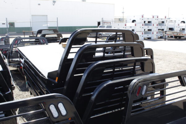 CM 60'' CA DRW Cab & Chassis - Image 2