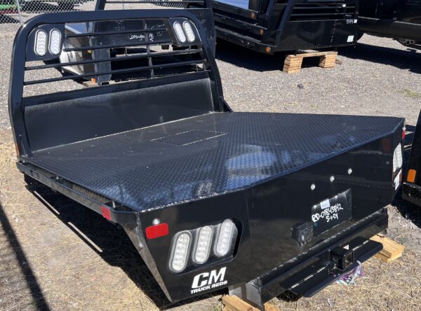 CM TRUCK BED 58'' CA 8.5' DRW Flatbed