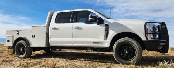 24 FORD F350 VH - Image 3
