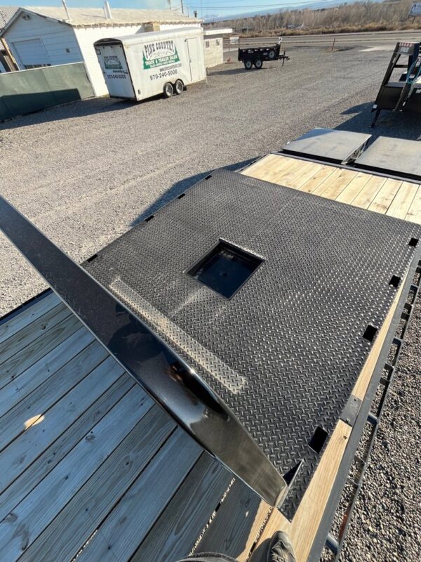 24 CROWNLINE RES84 TB - Image 9