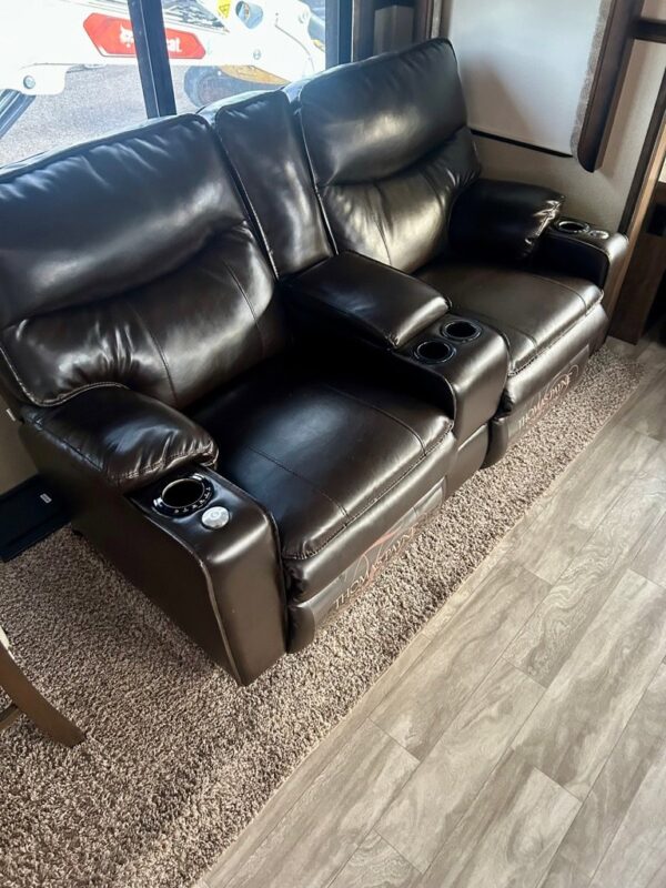 2018 GRAND DESIGN SOLITUDE ST384G CE - Image 11