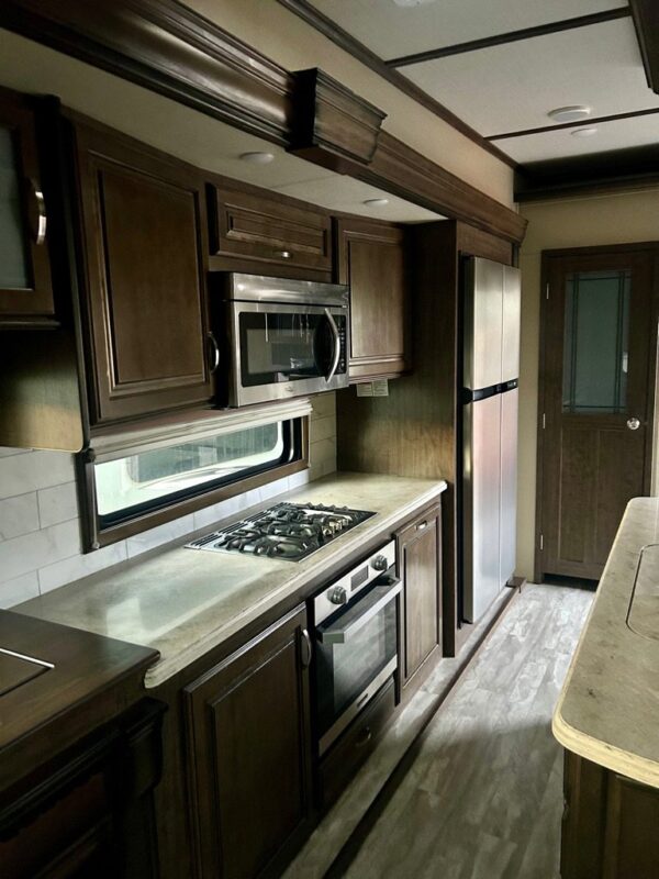 2018 GRAND DESIGN SOLITUDE ST384G CE - Image 14
