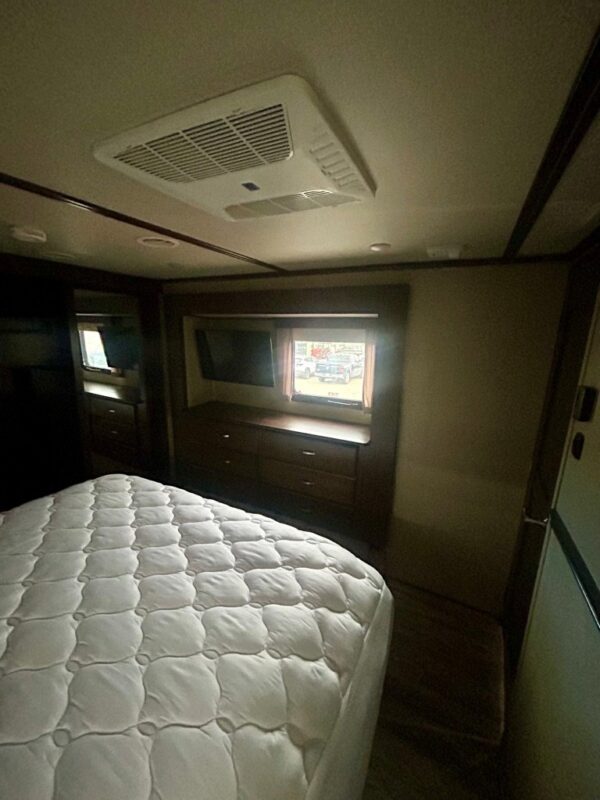 2018 GRAND DESIGN SOLITUDE ST384G CE - Image 22