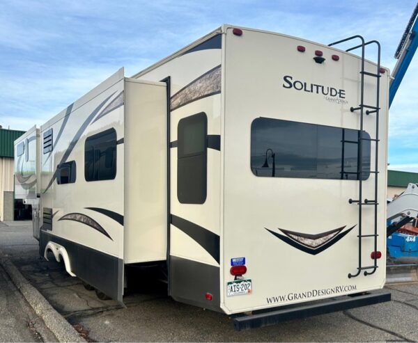 2018 GRAND DESIGN SOLITUDE ST384G CE - Image 4