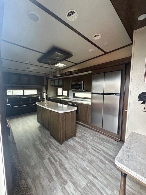 2018 GRAND DESIGN SOLITUDE ST384G CE - Image 8