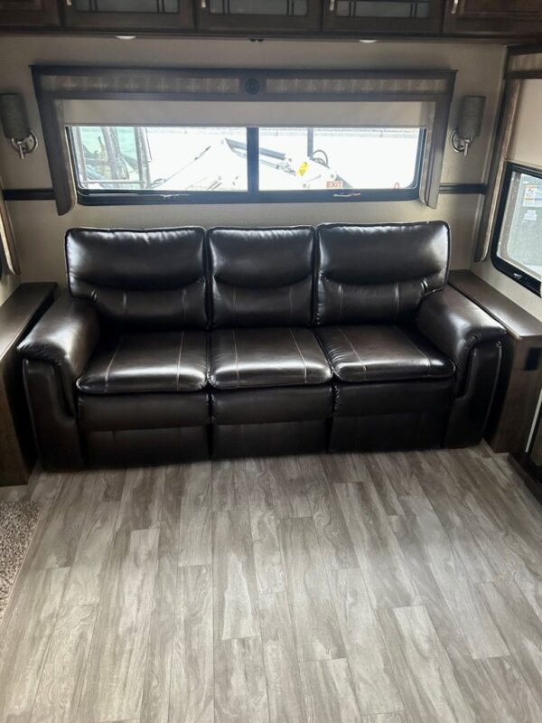 2018 GRAND DESIGN SOLITUDE ST384G CE - Image 12