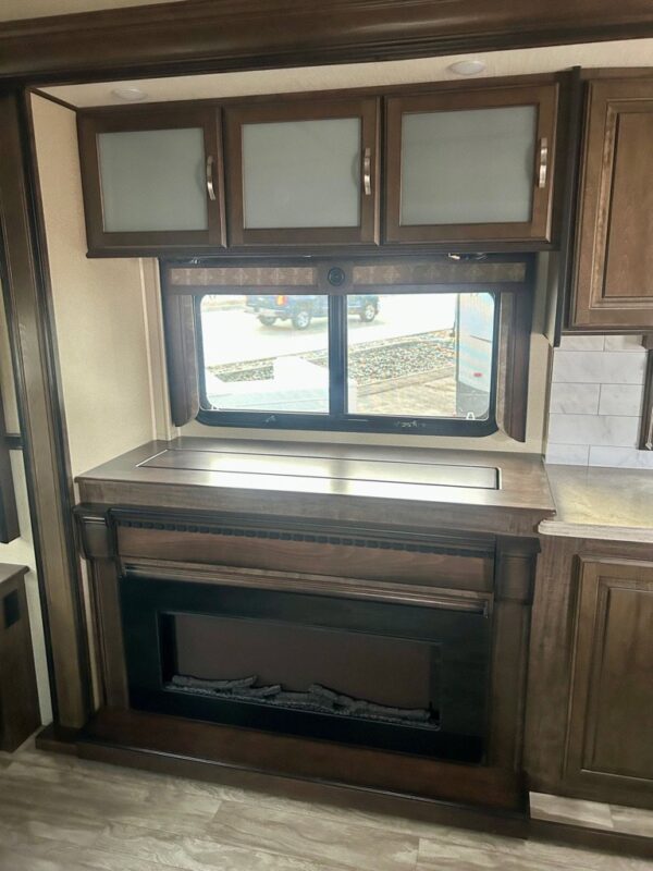 2018 GRAND DESIGN SOLITUDE ST384G CE - Image 13