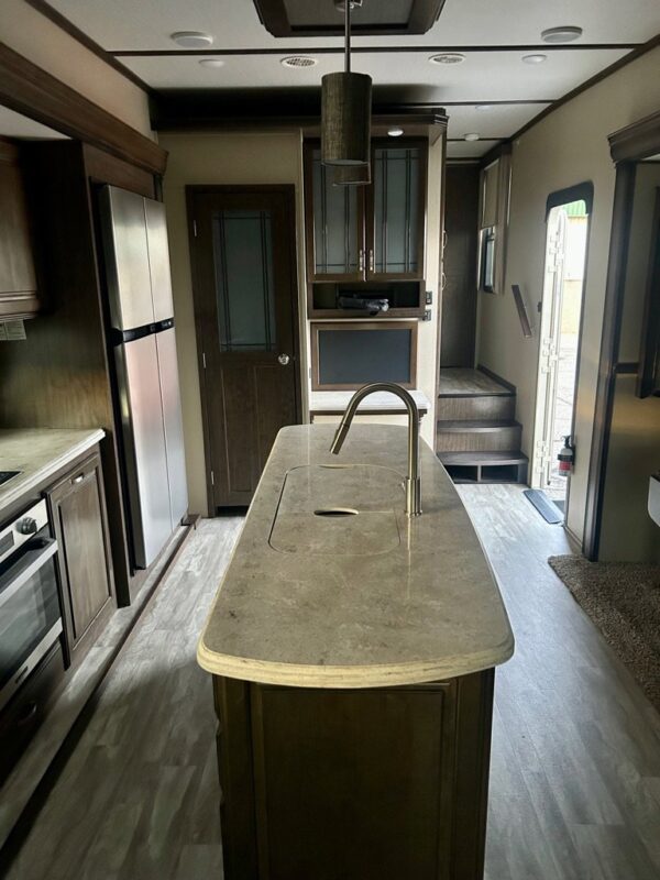 2018 GRAND DESIGN SOLITUDE ST384G CE - Image 15