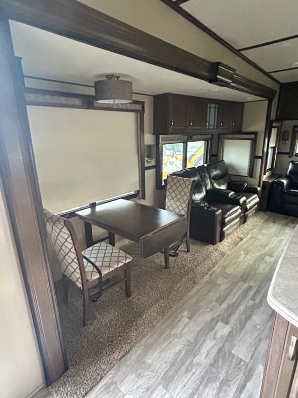 2018 GRAND DESIGN SOLITUDE ST384G CE - Image 9