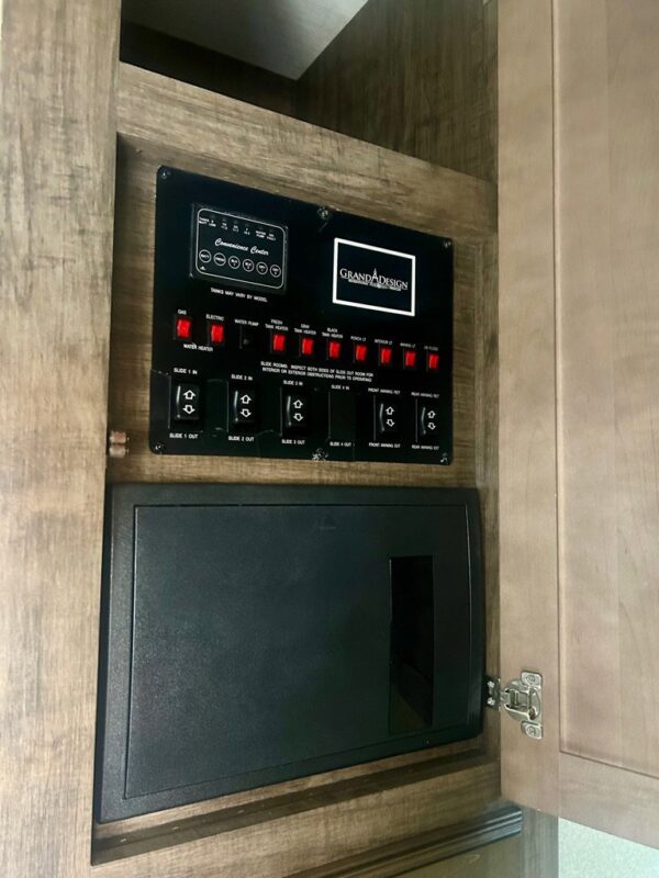 2018 GRAND DESIGN SOLITUDE ST384G CE - Image 17