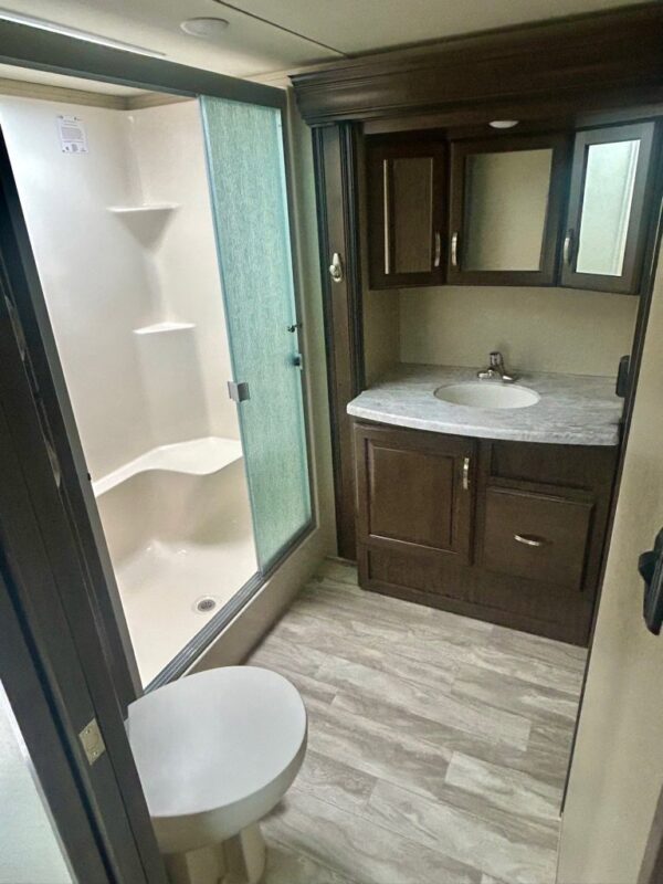2018 GRAND DESIGN SOLITUDE ST384G CE - Image 18