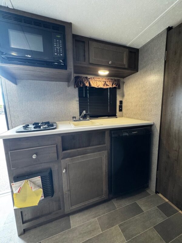 2019 COLEMAN 18RBWE ET - Image 12