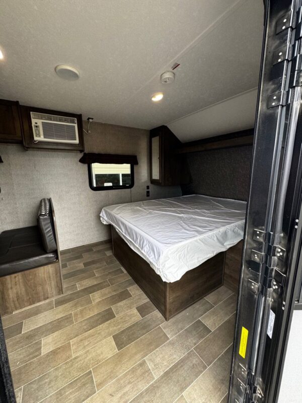2019 COLEMAN 18RBWE ET - Image 13