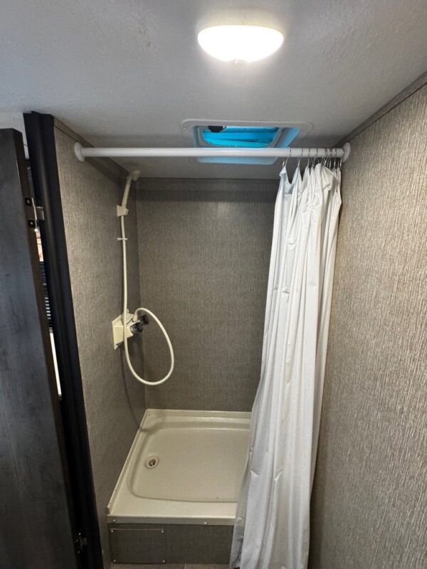 2019 COLEMAN 18RBWE ET - Image 11