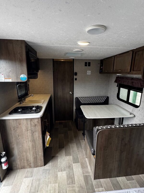 2019 COLEMAN 18RBWE ET - Image 8