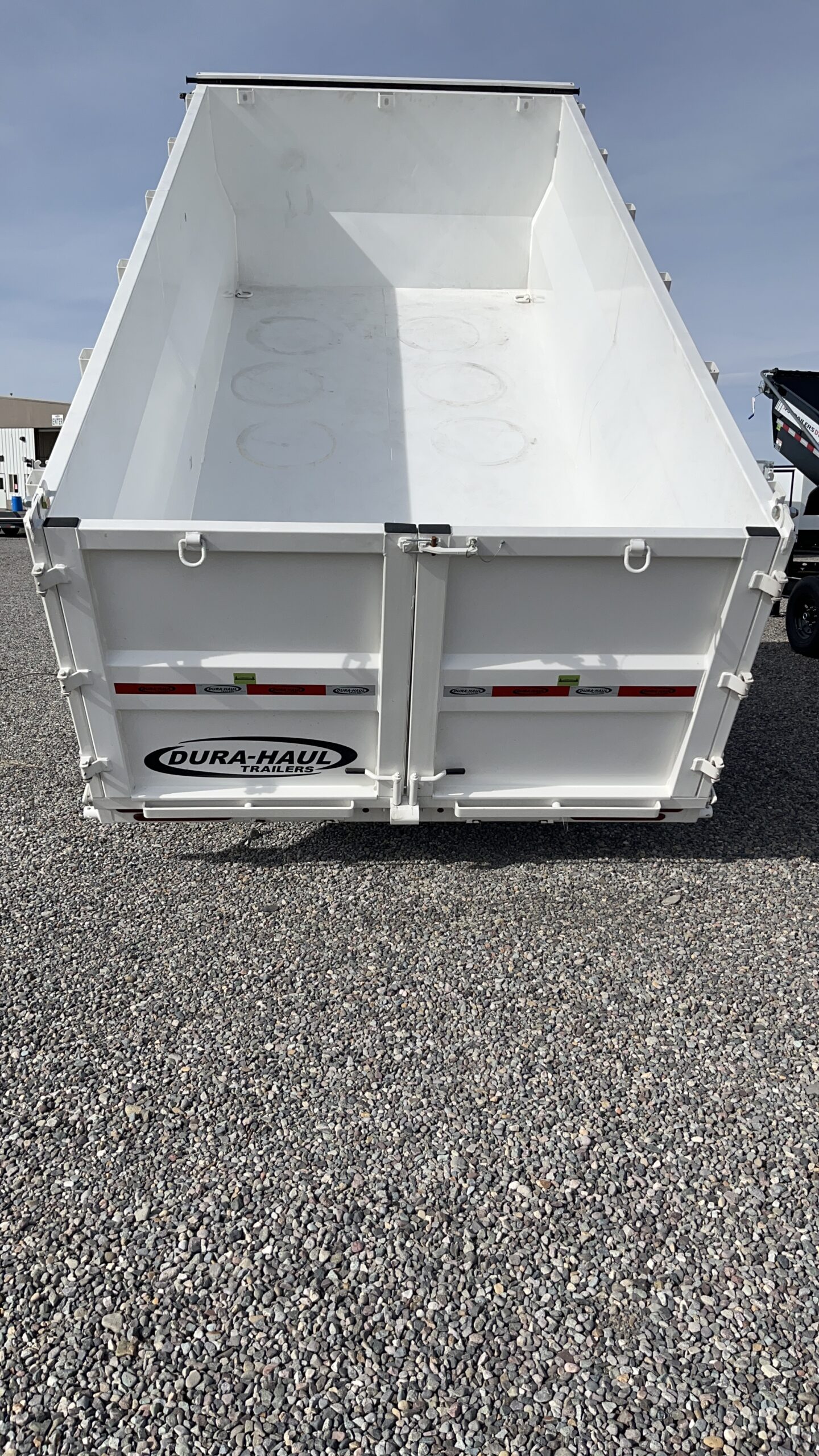 83"x14' HIGH SIDE DUMP TANDEM 14K SCISSOR BUMPER PULL - Image 5