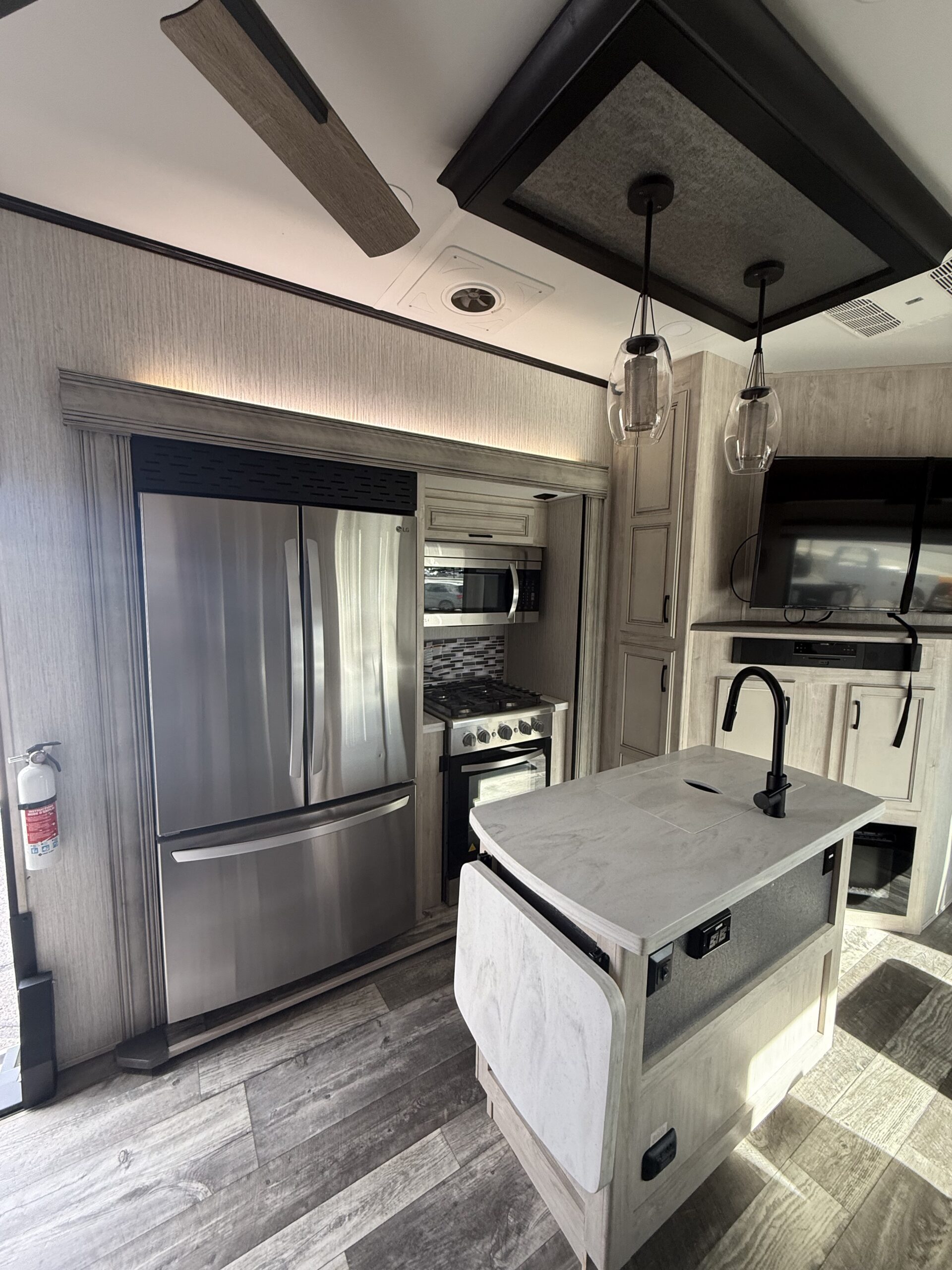 2022 Forest River M-384QBOK - Image 22