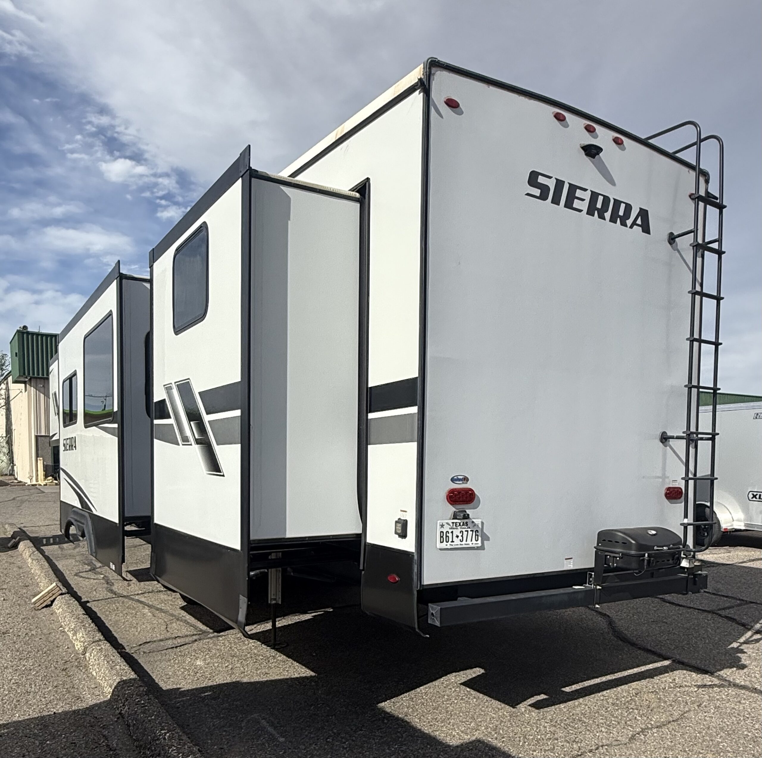 2022 Forest River M-384QBOK - Image 3