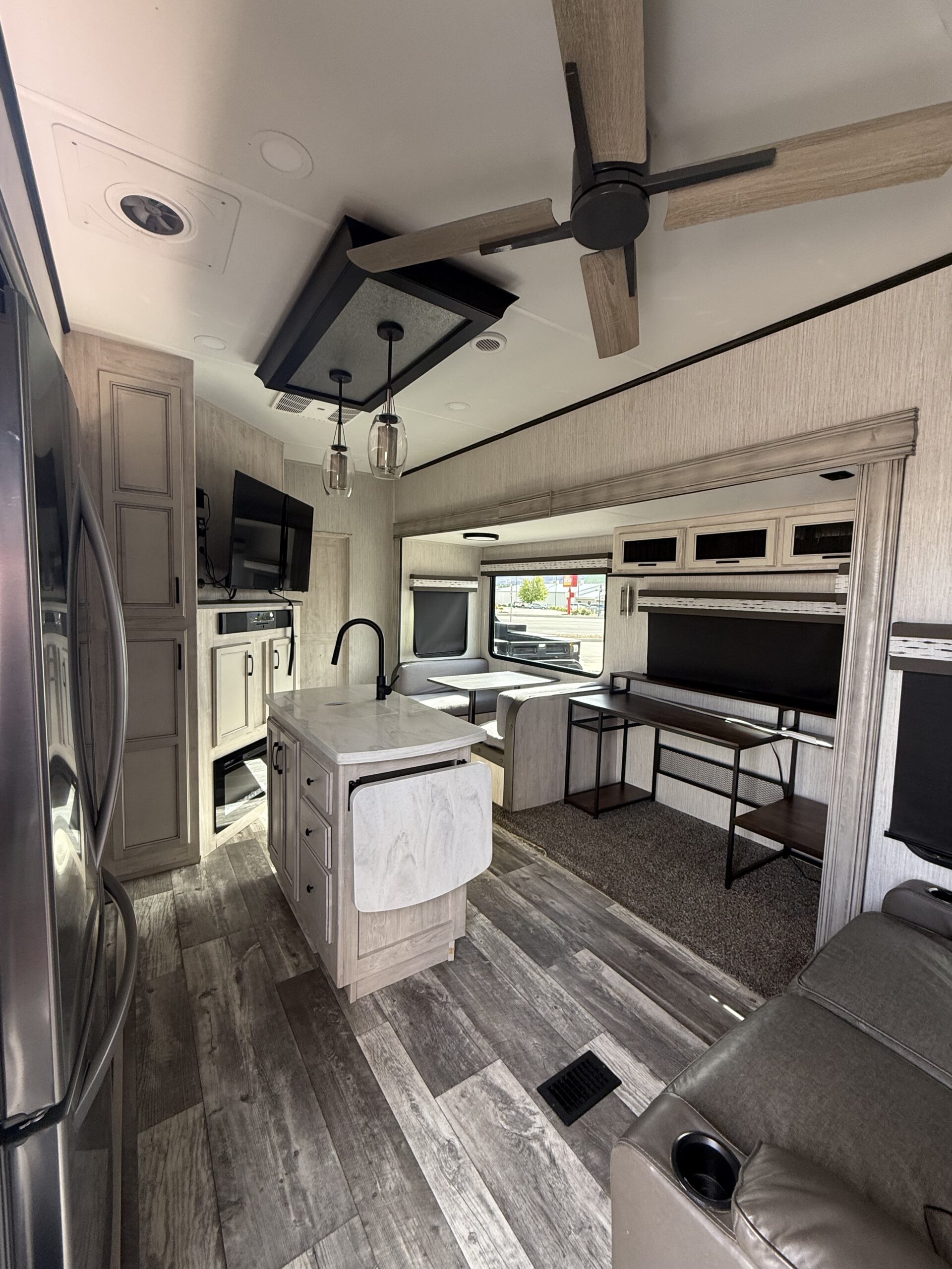 2022 Forest River M-384QBOK - Image 7