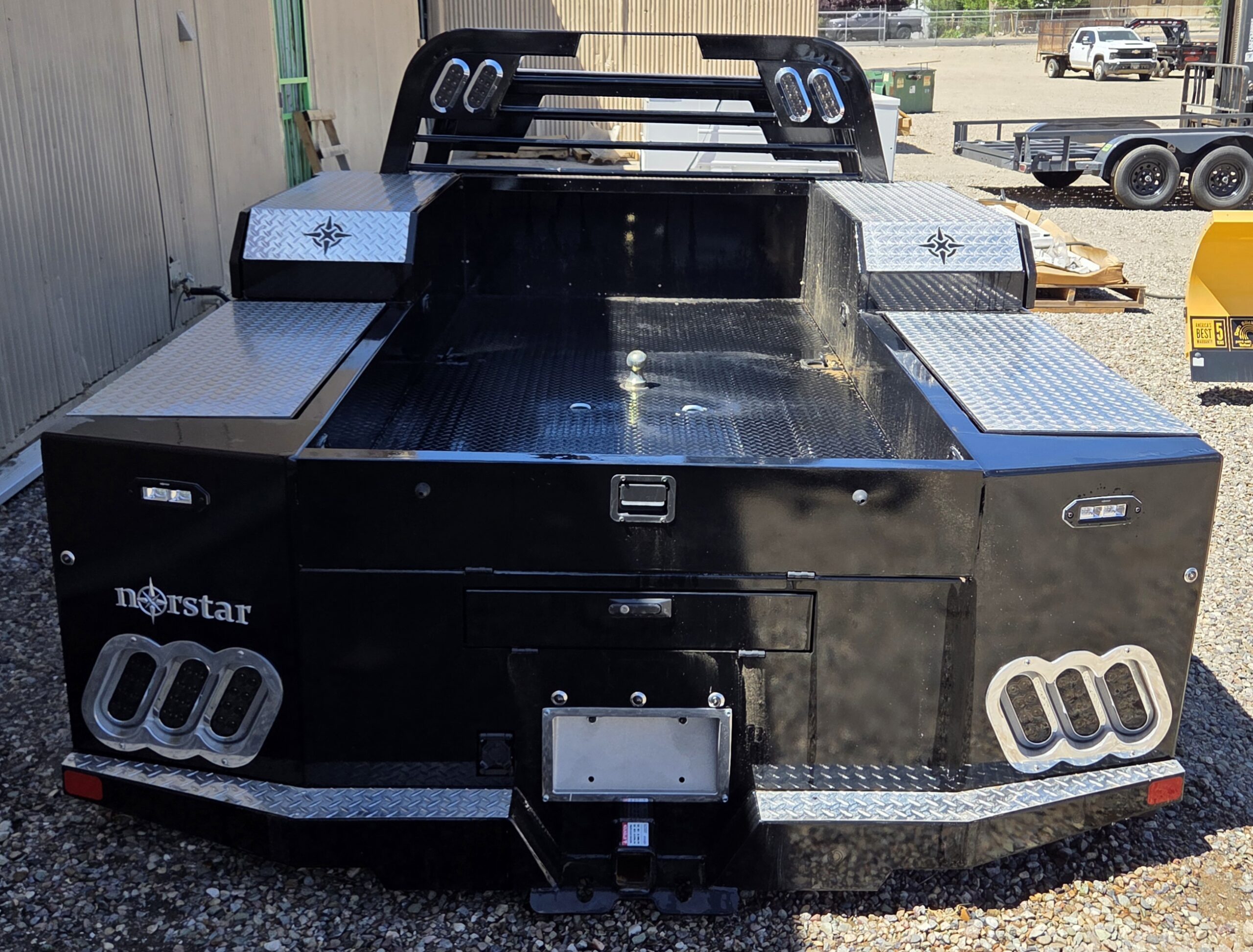 NORSTAR TRUCK BED CHROME PACKAGE
56" CTA DUALLY
BLACK