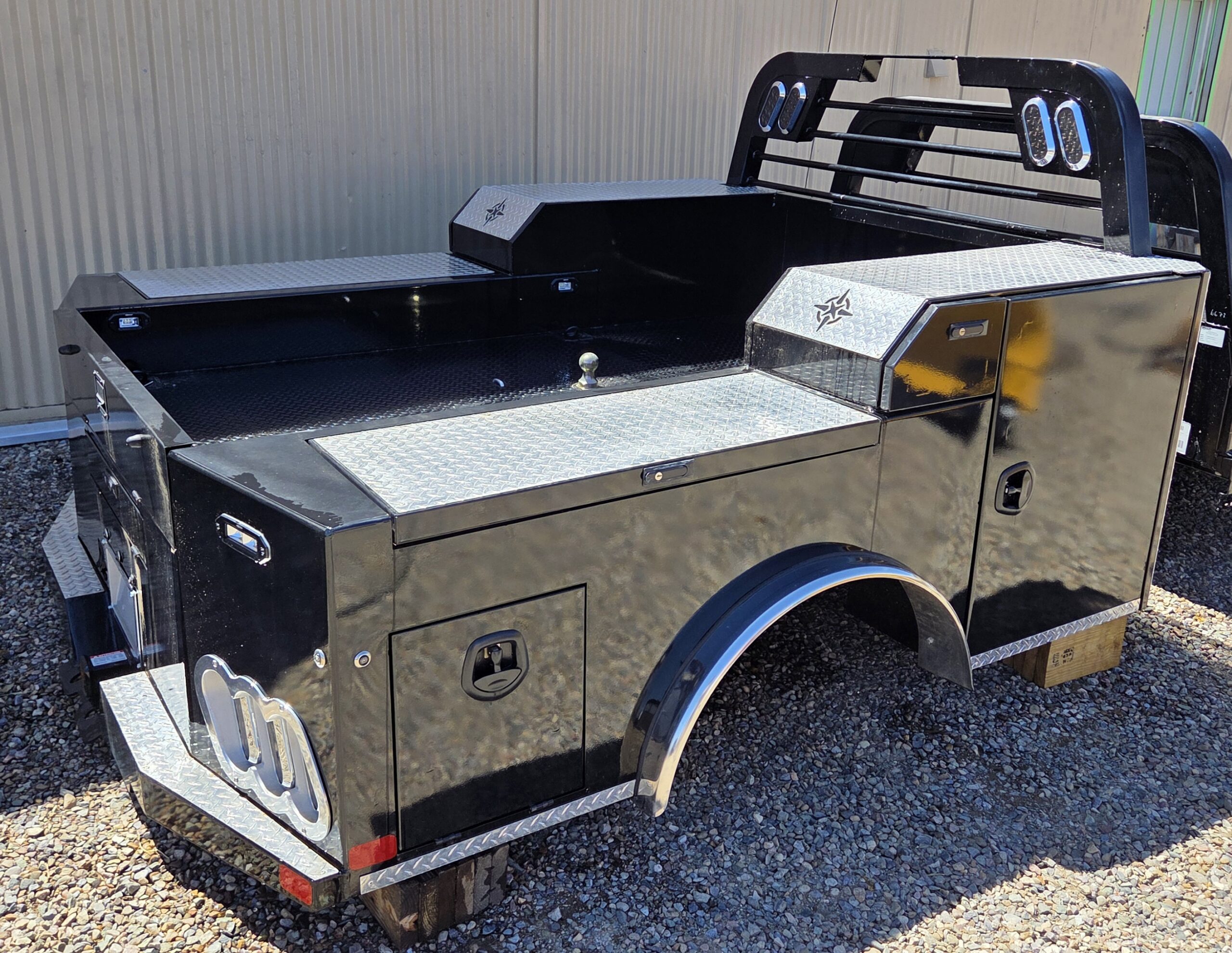 NORSTAR TRUCK BED CHROME PACKAGE
56" CTA DUALLY
BLACK - Image 2