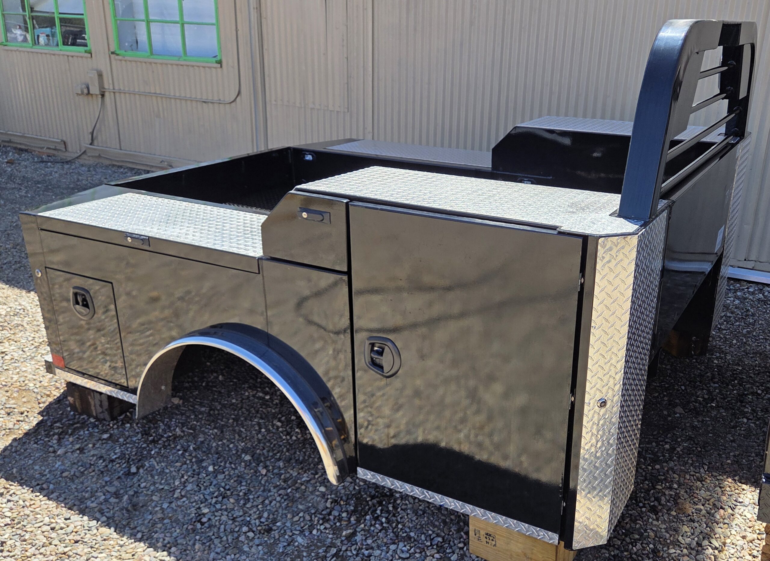 NORSTAR TRUCK BED CHROME PACKAGE
56" CTA DUALLY
BLACK - Image 3