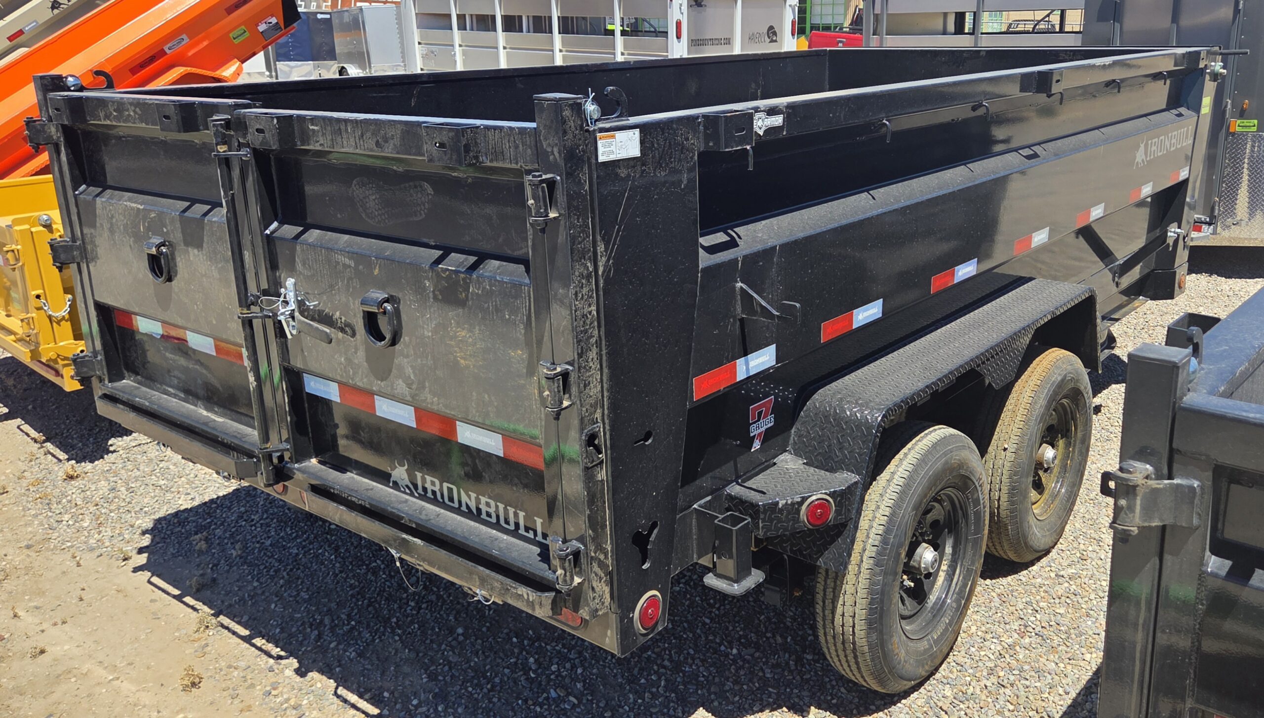 BLACK 83" x 14' DUMP
14K TANDEM AXLES BUMPER PULL - Image 5