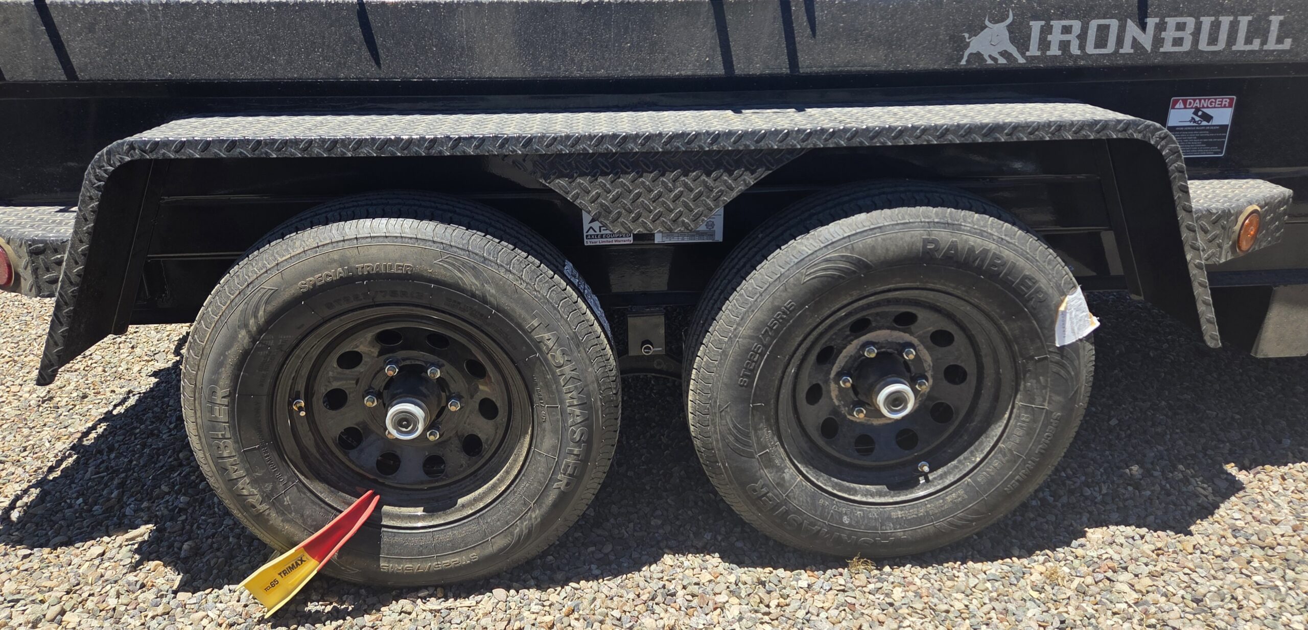 BLACK 5’X10’ DUMP
10K TANDEM AXLES BUMPER PULL - Image 10