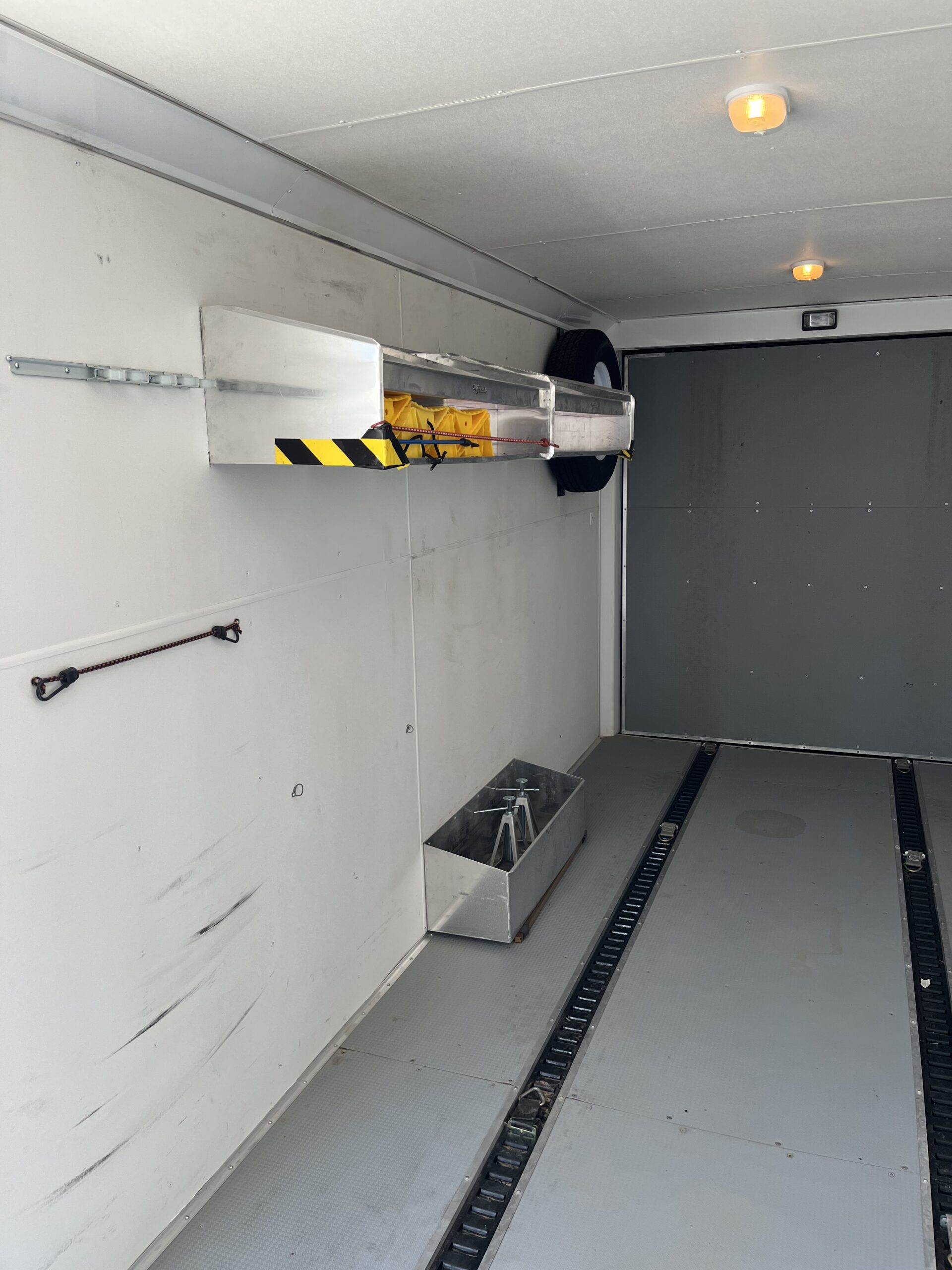 7X18 ENCLOSED TANDEM 3500/7K AXLES WHITE - Image 8