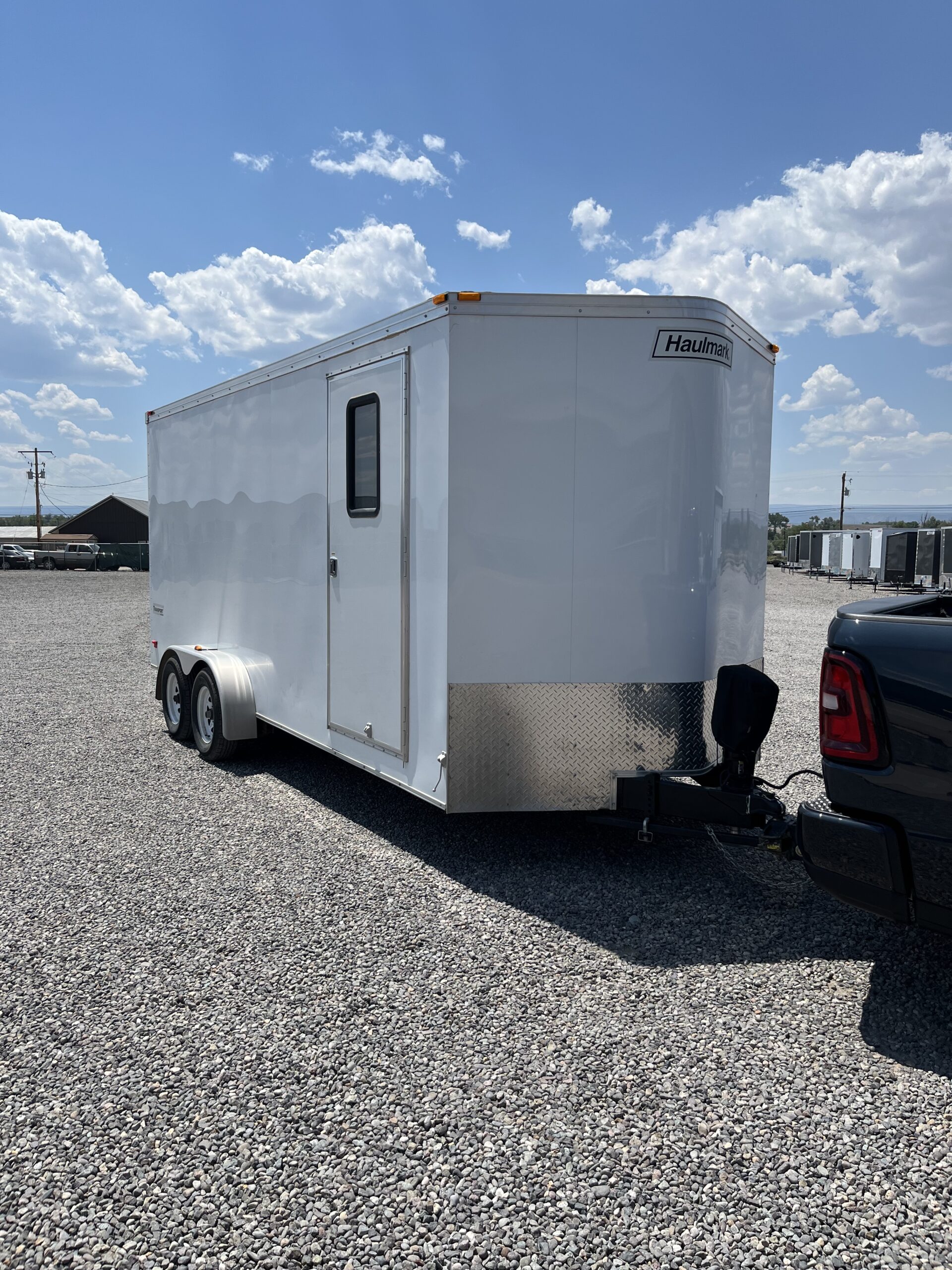 7X18 ENCLOSED TANDEM 3500/7K AXLES WHITE