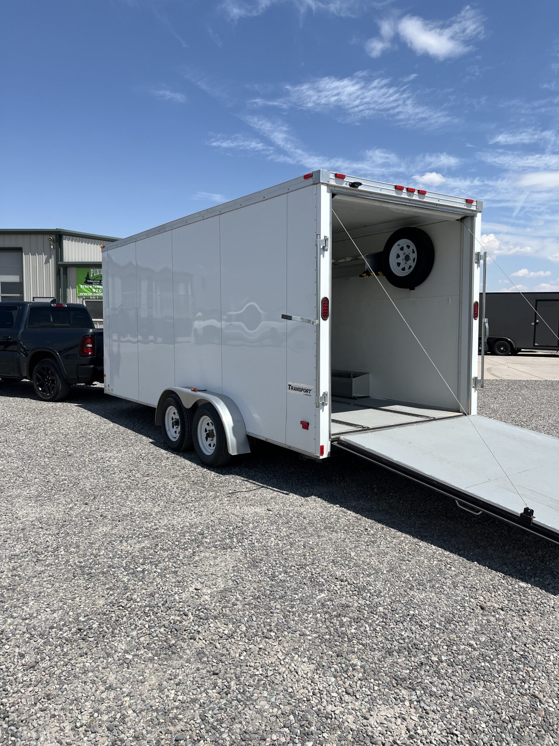7X18 ENCLOSED TANDEM 3500/7K AXLES WHITE - Image 3