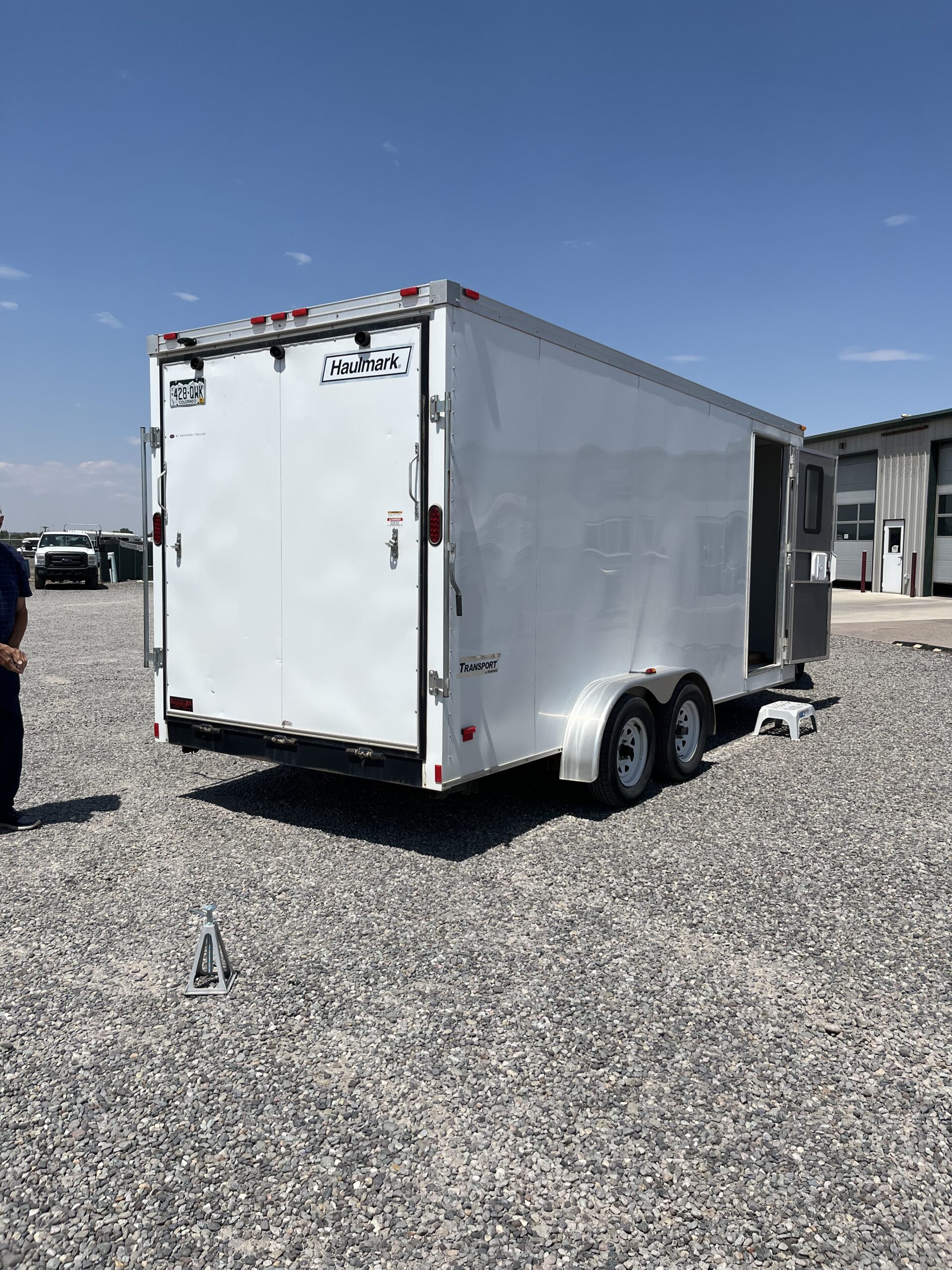 7X18 ENCLOSED TANDEM 3500/7K AXLES WHITE - Image 4