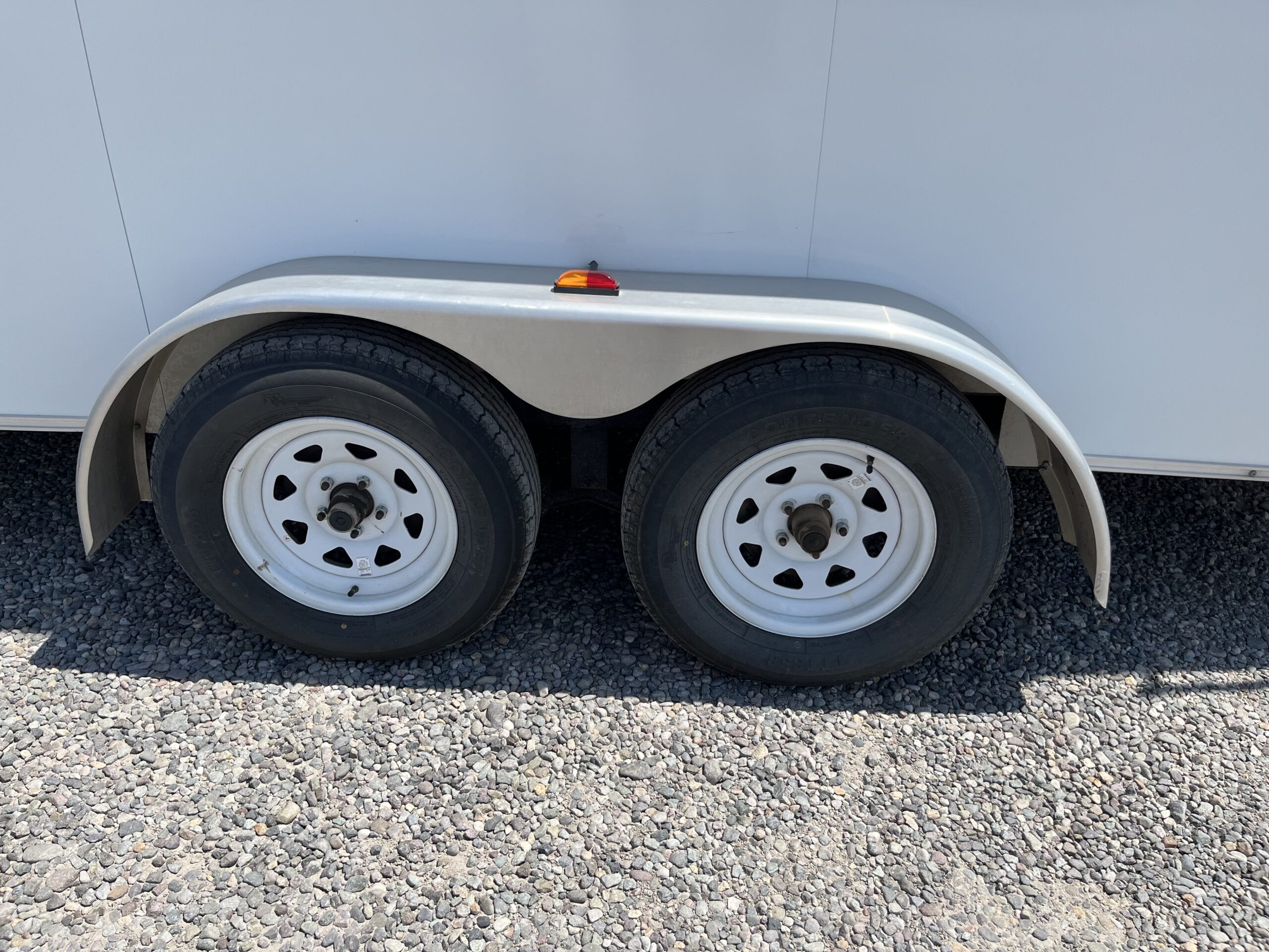 7X18 ENCLOSED TANDEM 3500/7K AXLES WHITE - Image 5